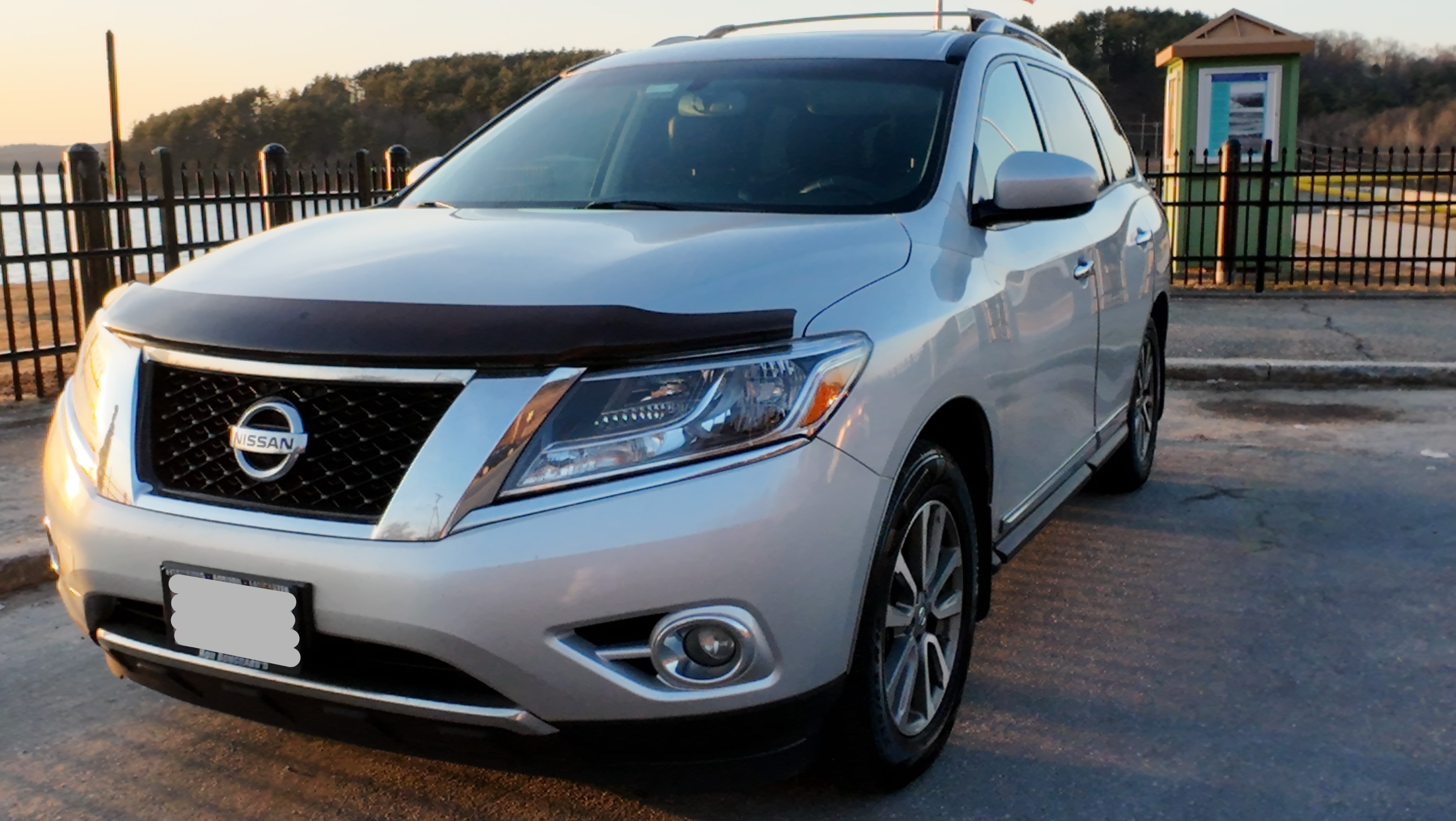 Used 2015 Nissan Pathfinder SL w/ SL Premium Package AWD/4WD image 2