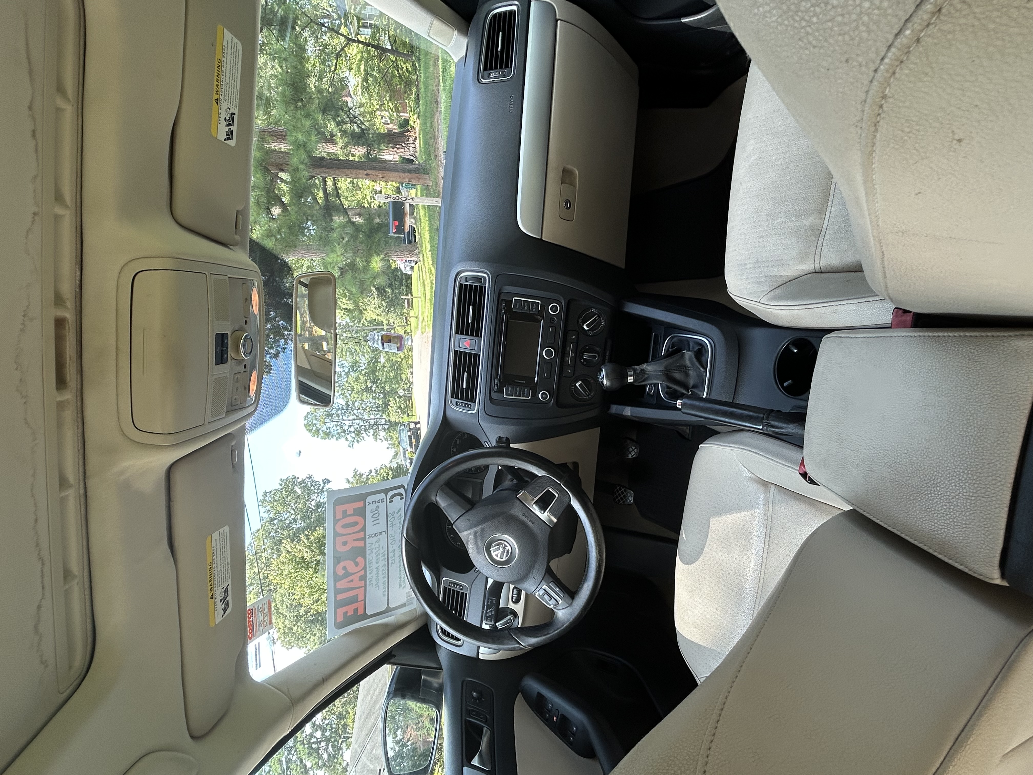 Used 2011 Volkswagen Jetta SEL FWD image 2