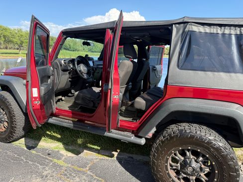 Used 2012 Jeep Wrangler Unlimited Sport AWD/4WD image 8