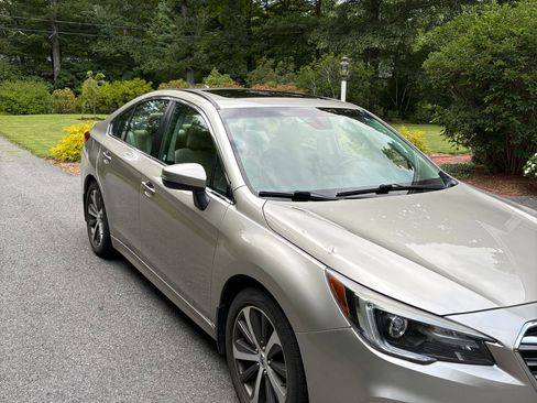 Used 2018 Subaru Legacy 3.6R Limited AWD/4WD image 11