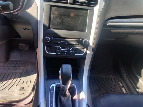 Used 2016 Ford Fusion SE FWD image 17
