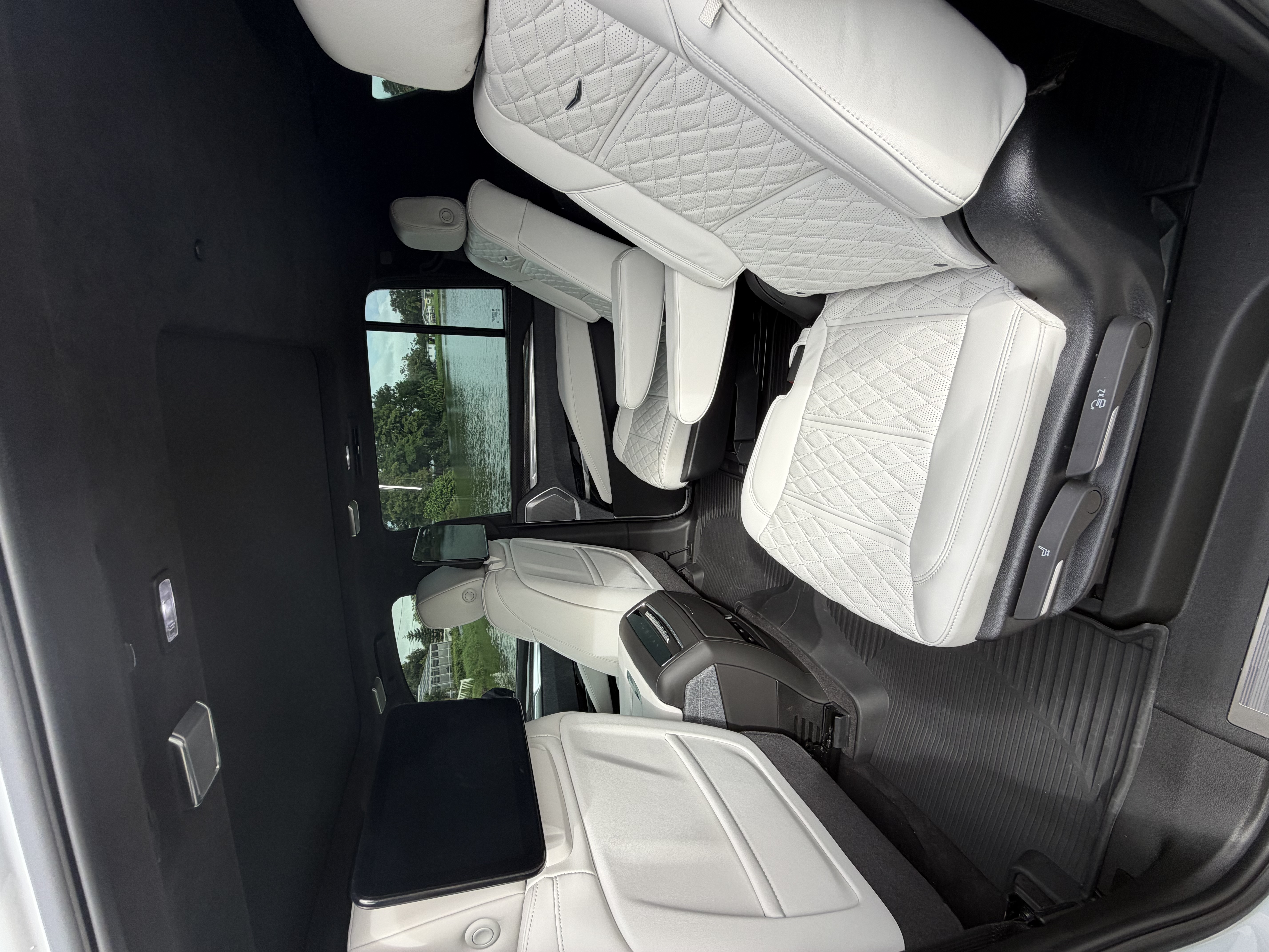 Used 2026 Cadillac Escalade ESV V w/ LPO, ONYX Package AWD/4WD image 11