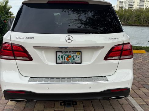 Used 2019 Mercedes-Benz GLE 400 400 4MATIC Sport Utility 4D image 5