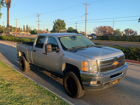 Used 2012 Chevrolet Silverado 2500 LT w/ Interior Plus Package AWD/4WD image 4