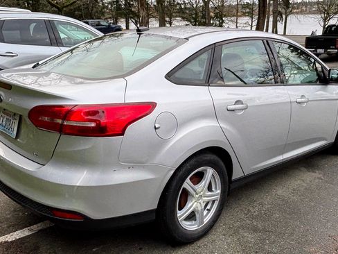 Used 2017 Ford Focus SE image 5