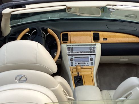 Used 2002 Lexus SC 430 Convertible image 16