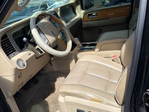 Used 2007 Lincoln Navigator 4WD image 12