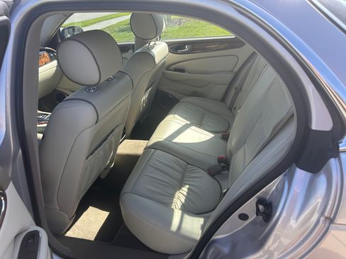 Used 2004 Jaguar XJ8 image 9