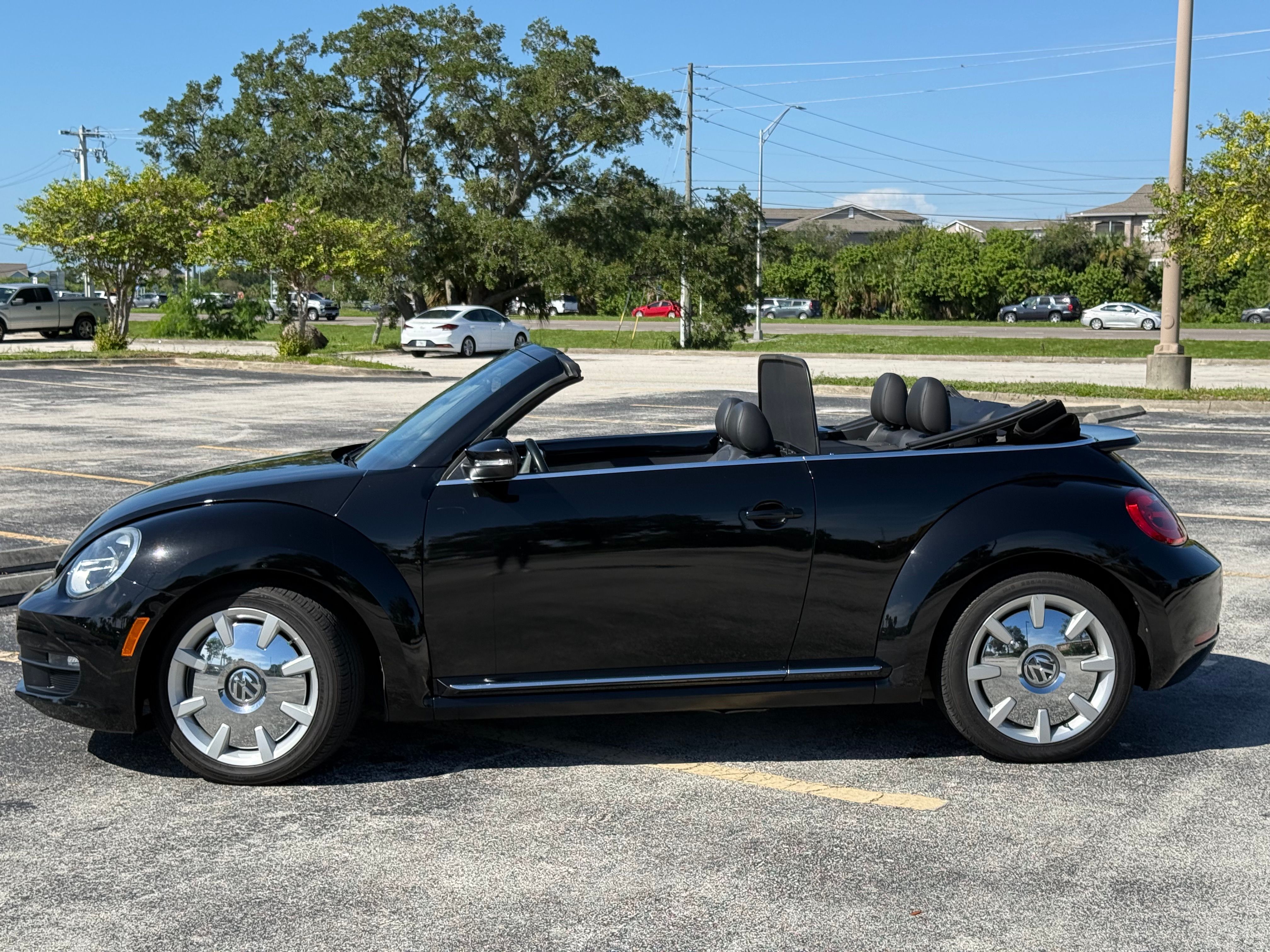 Used 2014 Volkswagen Beetle 2.5 FWD image 2