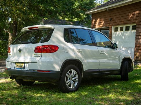 Used 2013 Volkswagen Tiguan S FWD image 2