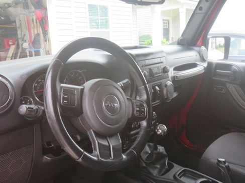 Used 2014 Jeep Wrangler Unlimited Sport w/ Quick Order Package 23S AWD/4WD image 8