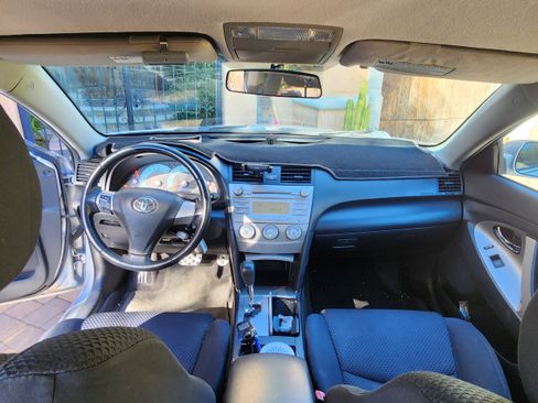 Used 2010 Toyota Camry SE image 5