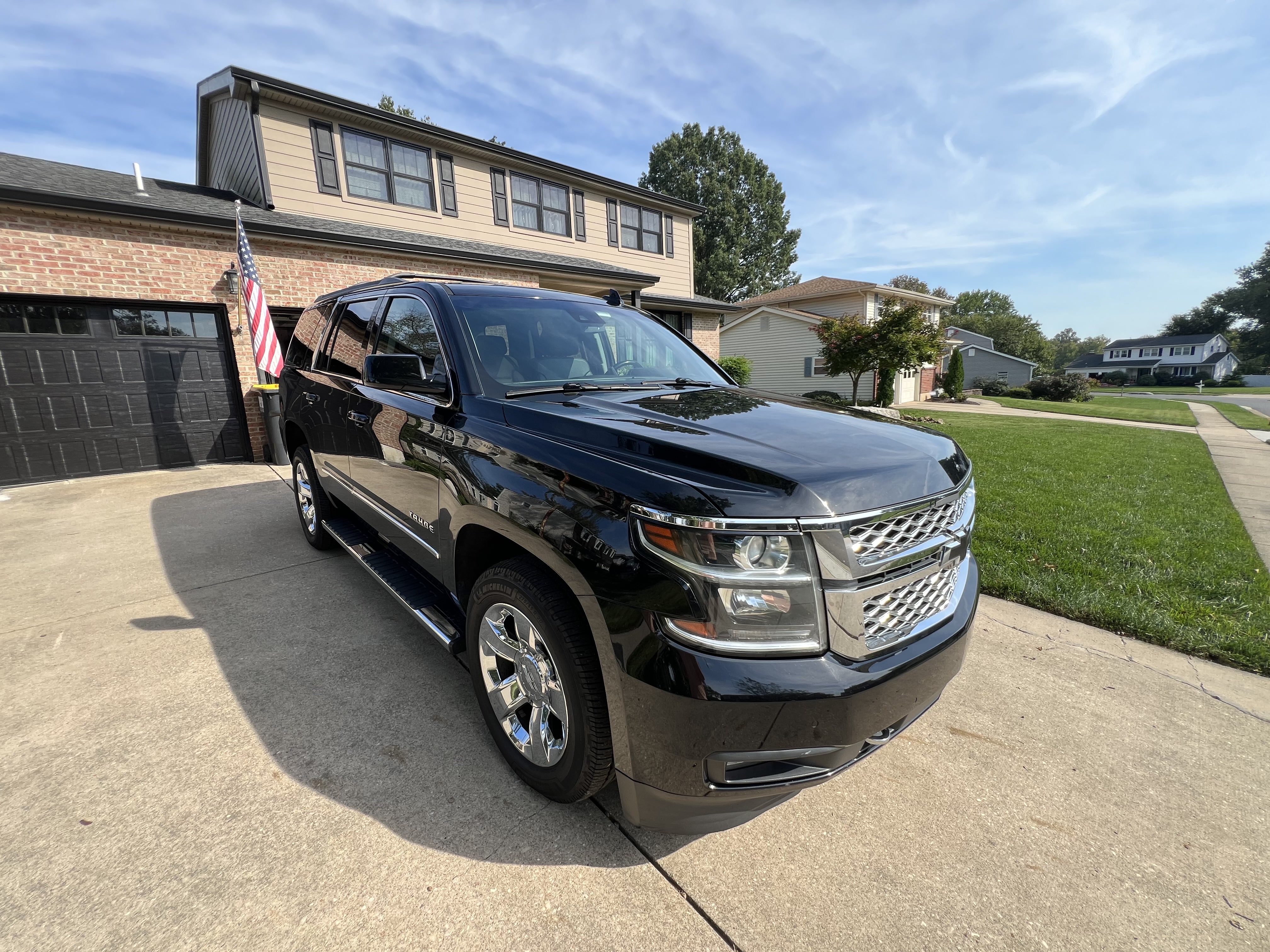 Used 2018 Chevrolet Tahoe LT w/ LT Signature Package AWD/4WD image 5