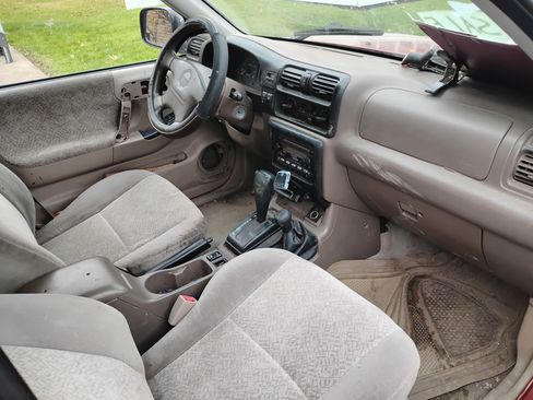 Used 2000 Isuzu Rodeo LS image 8