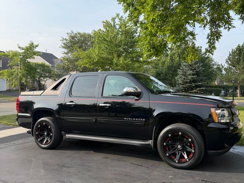 Used 2010 Chevrolet Avalanche LT w/ Luxury Package AWD/4WD image 6