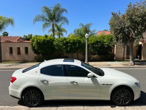Used 2017 Maserati Ghibli image 2