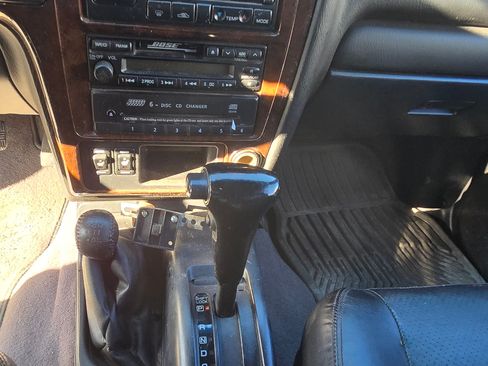 Used 2001 Nissan Pathfinder LE image 9