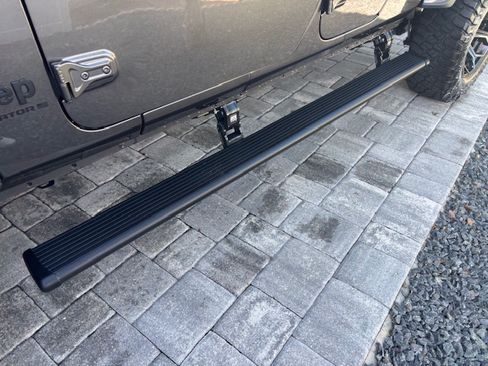 Used 2023 Jeep Gladiator Sport image 14