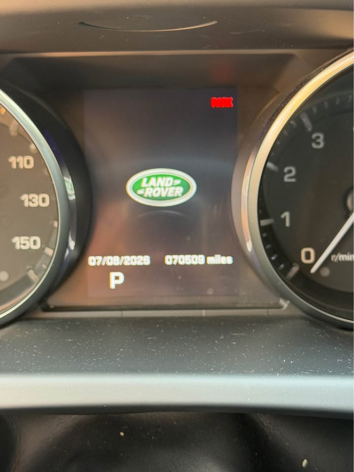 Used 2016 Land Rover Discovery Sport SE AWD/4WD image 8