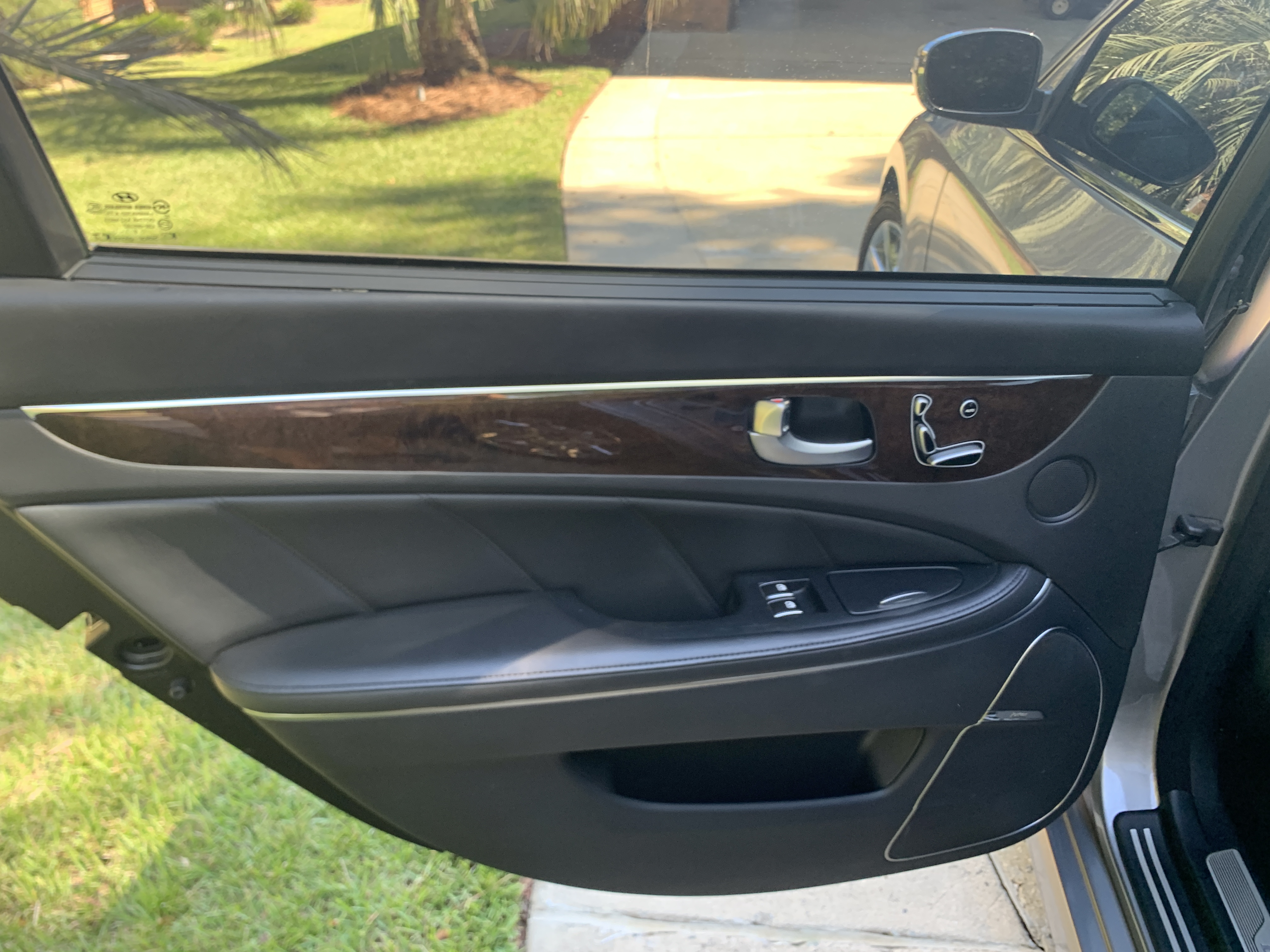 Used 2011 Hyundai Equus Signature RWD image 19
