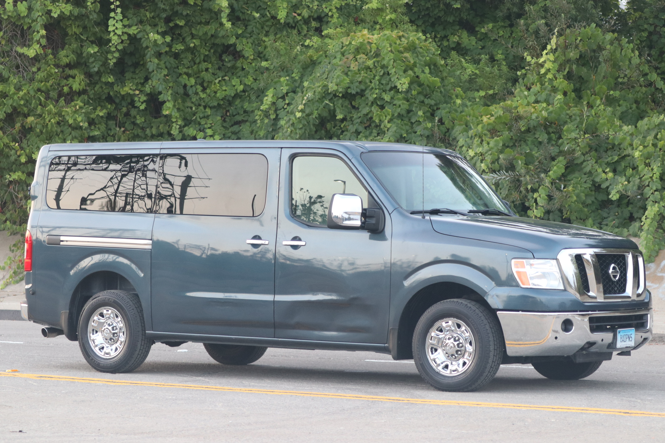 Used 2013 Nissan NV 3500 SL w/ Technology Pkg RWD image 5