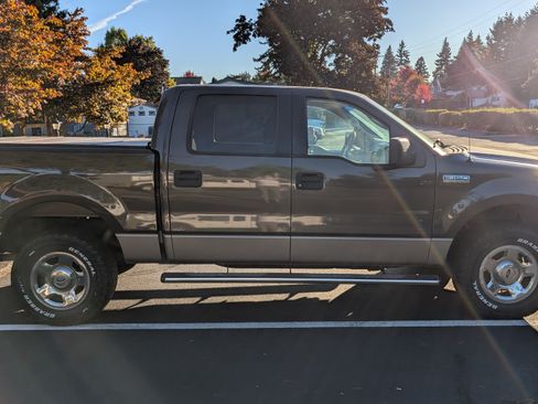 Used 2005 Ford F150 XLT image 1