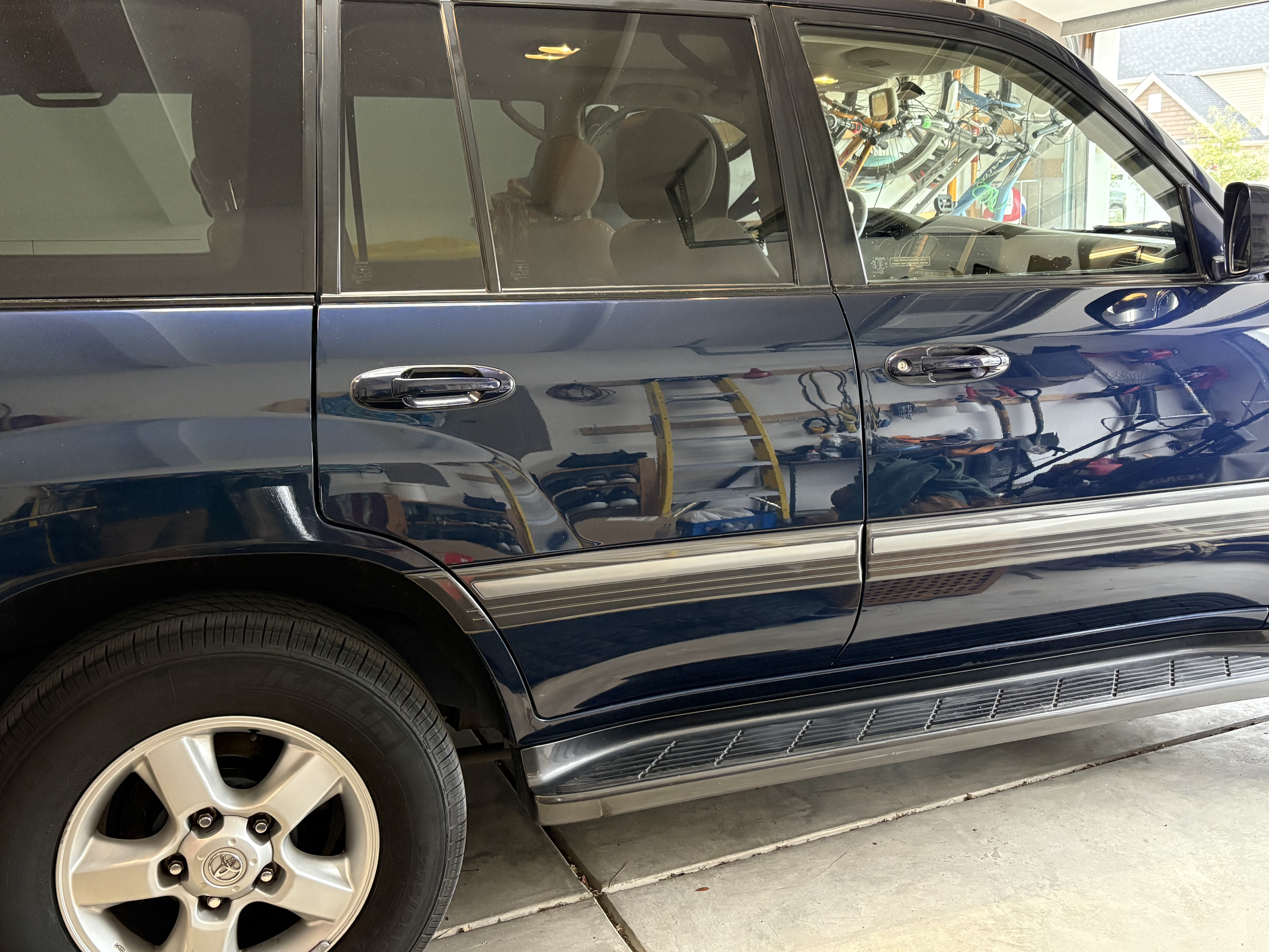 Used 2005 Toyota Land Cruiser w/ Convenience Pkg AWD/4WD image 22