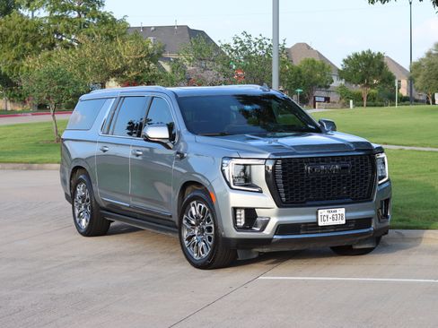 Used 2023 GMC Yukon XL Denali Ultimate w/ LPO, Floor Liner Package AWD/4WD image 4
