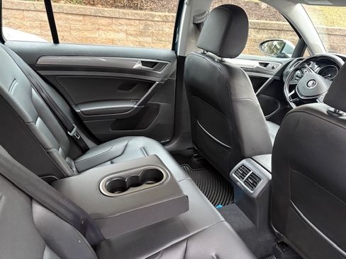 Used 2018 Volkswagen Golf Alltrack SE image 10