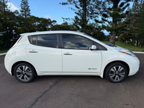 Used 2017 Nissan Leaf SV w/ Protection Package FWD image 15