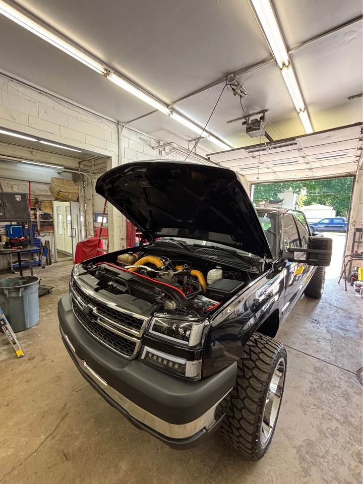 Used 2004 Chevrolet Silverado 2500 LT w/ Heavy-Duty Power Package AWD/4WD image 4