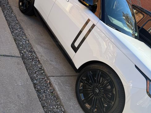 Used 2025 Land Rover Range Rover SE image 5