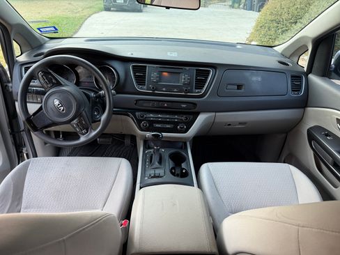 Used 2016 Kia Sedona L image 14