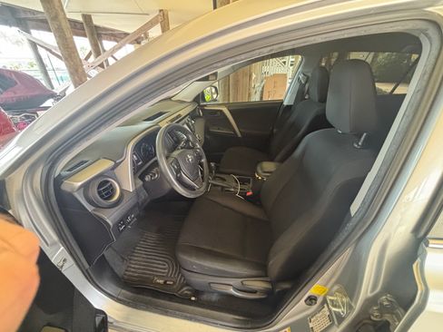 Used 2017 Toyota RAV4 LE FWD image 5