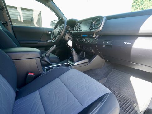 Used 2022 Toyota Tacoma TRD Sport image 22