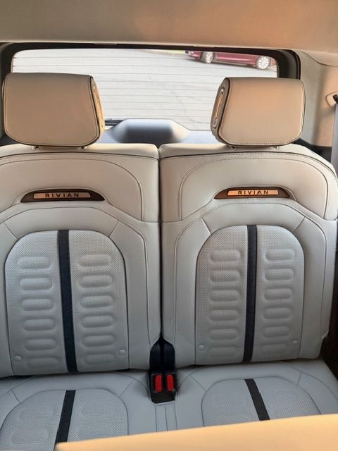 Used 2025 Rivian R1S Adventure Dual AWD/4WD image 6
