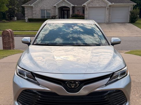 Used 2019 Toyota Camry LE FWD image 4