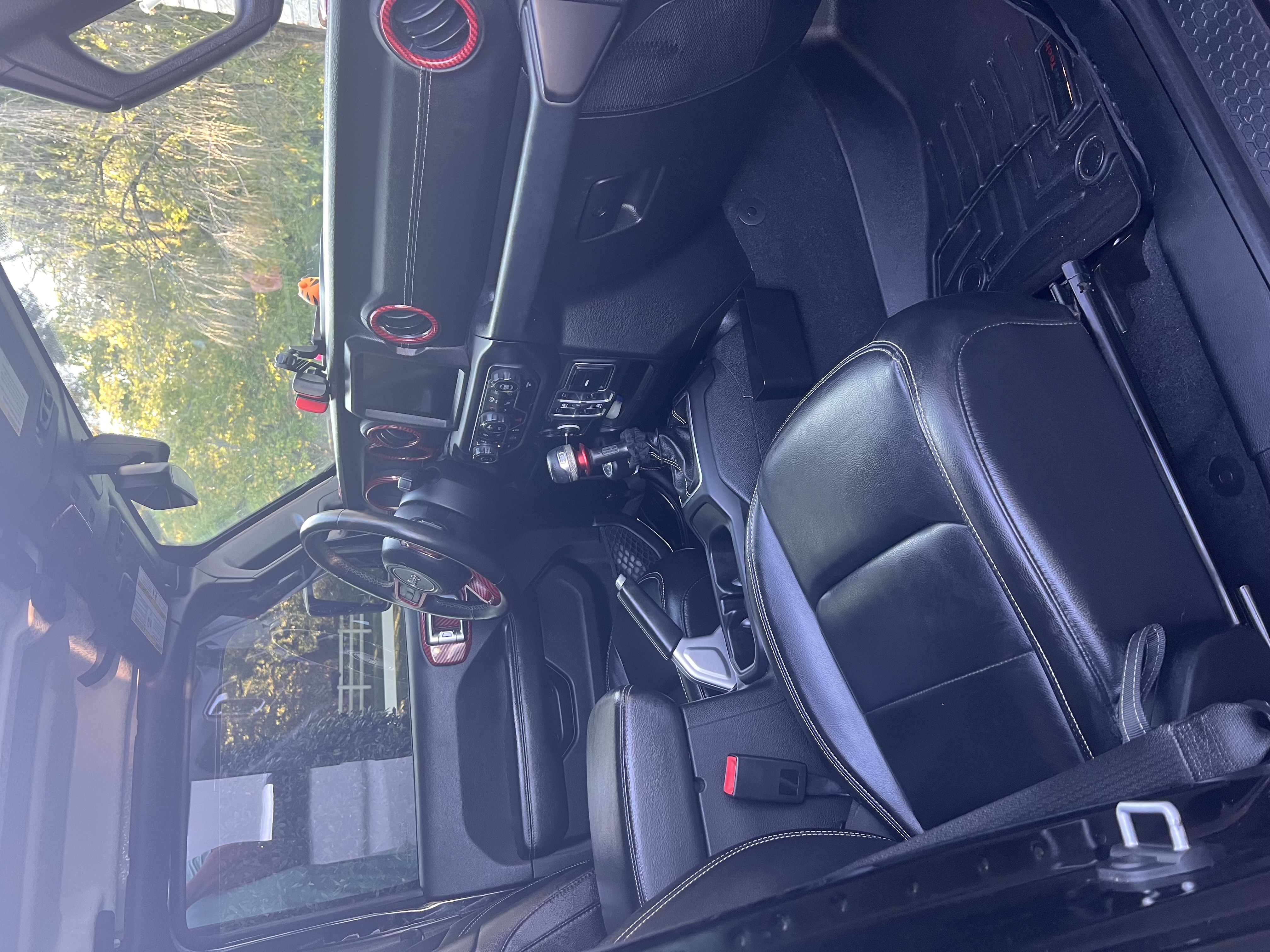 Used 2018 Jeep Wrangler Unlimited Sahara AWD/4WD image 12