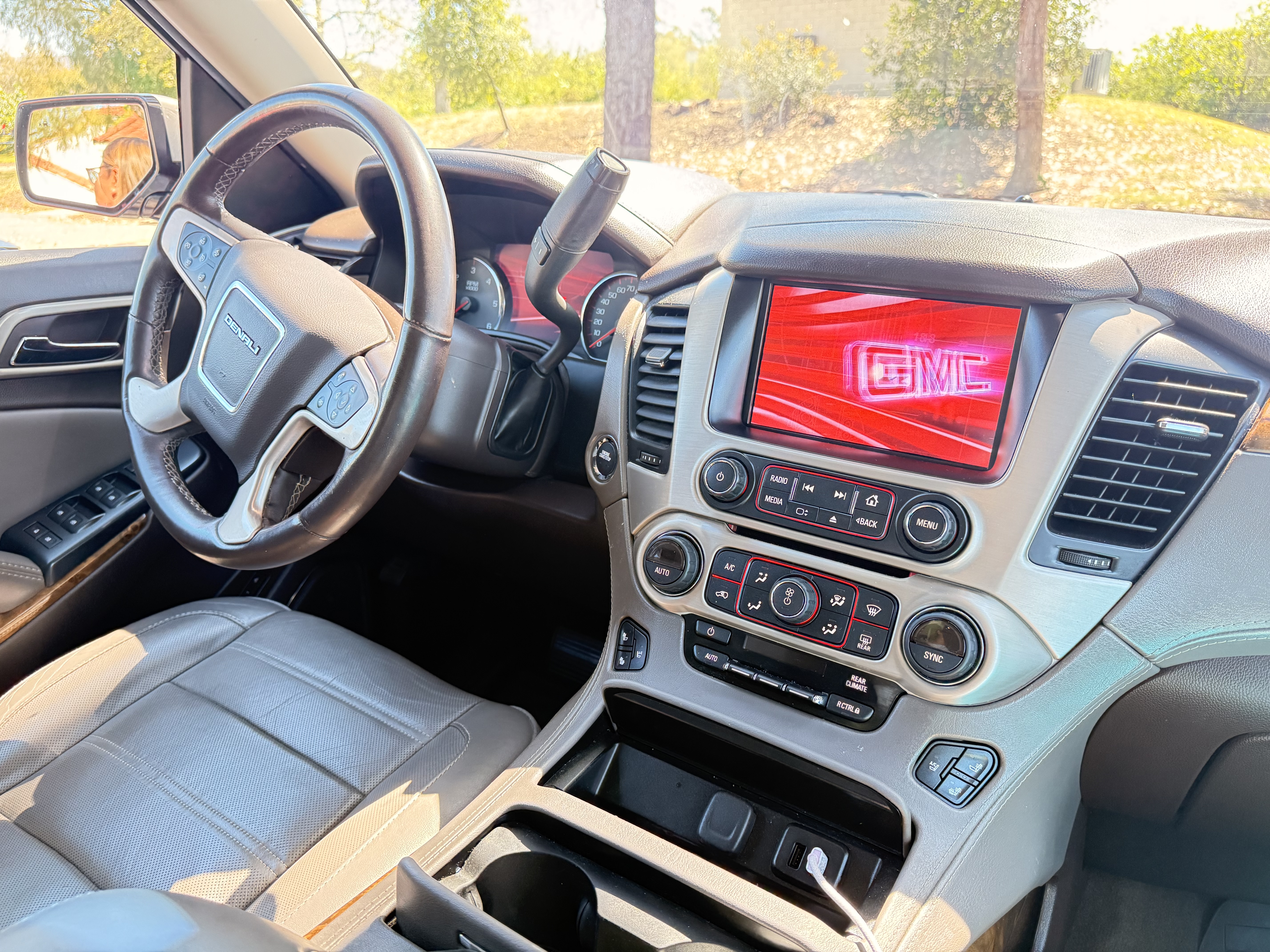 Used 2016 GMC Yukon Denali w/ Open Road Package AWD/4WD image 5