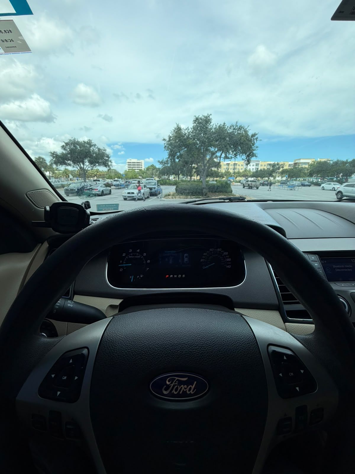 Used 2015 Ford Taurus SE FWD image 5