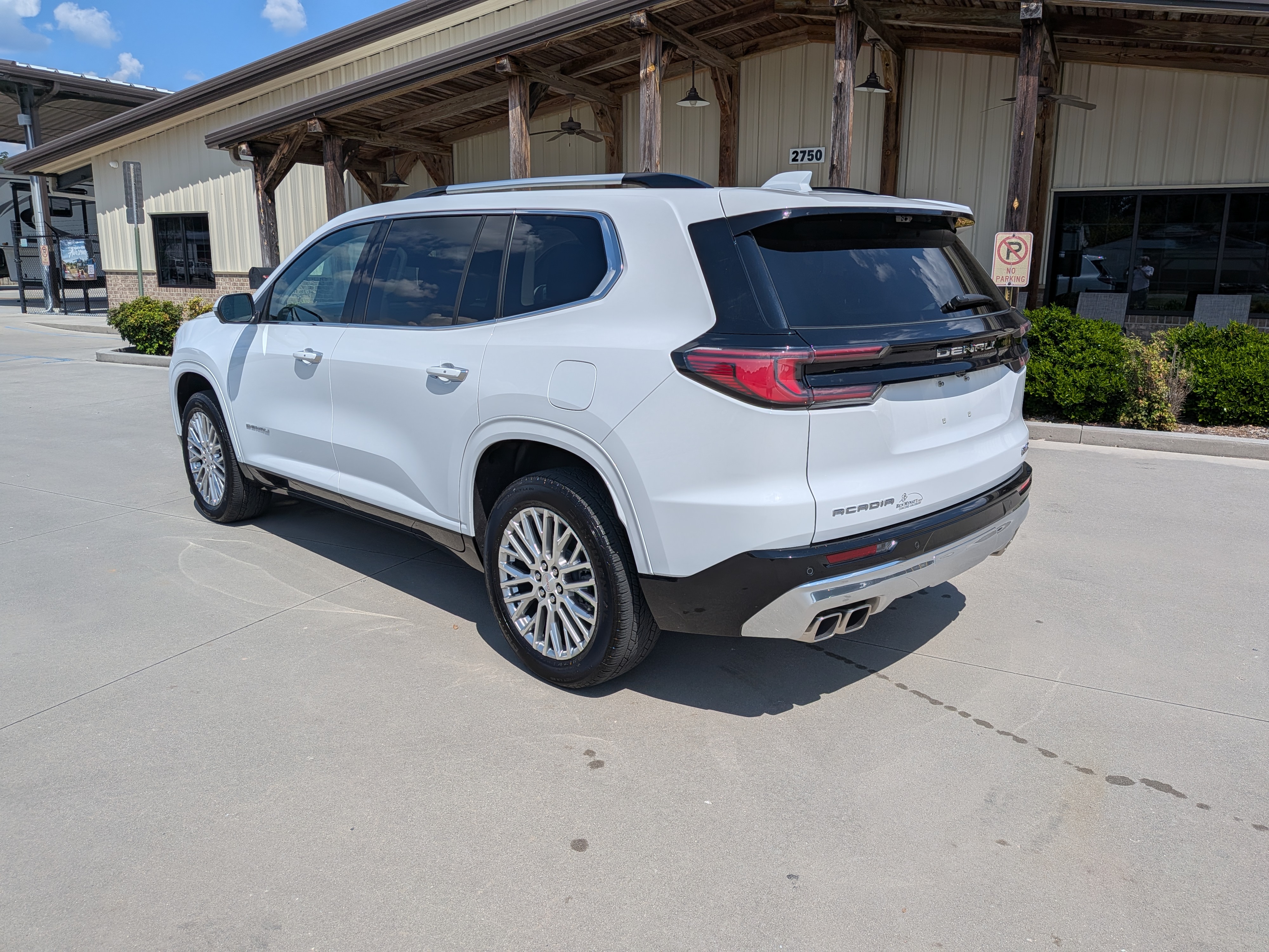 Used 2026 GMC Acadia Denali FWD image 8