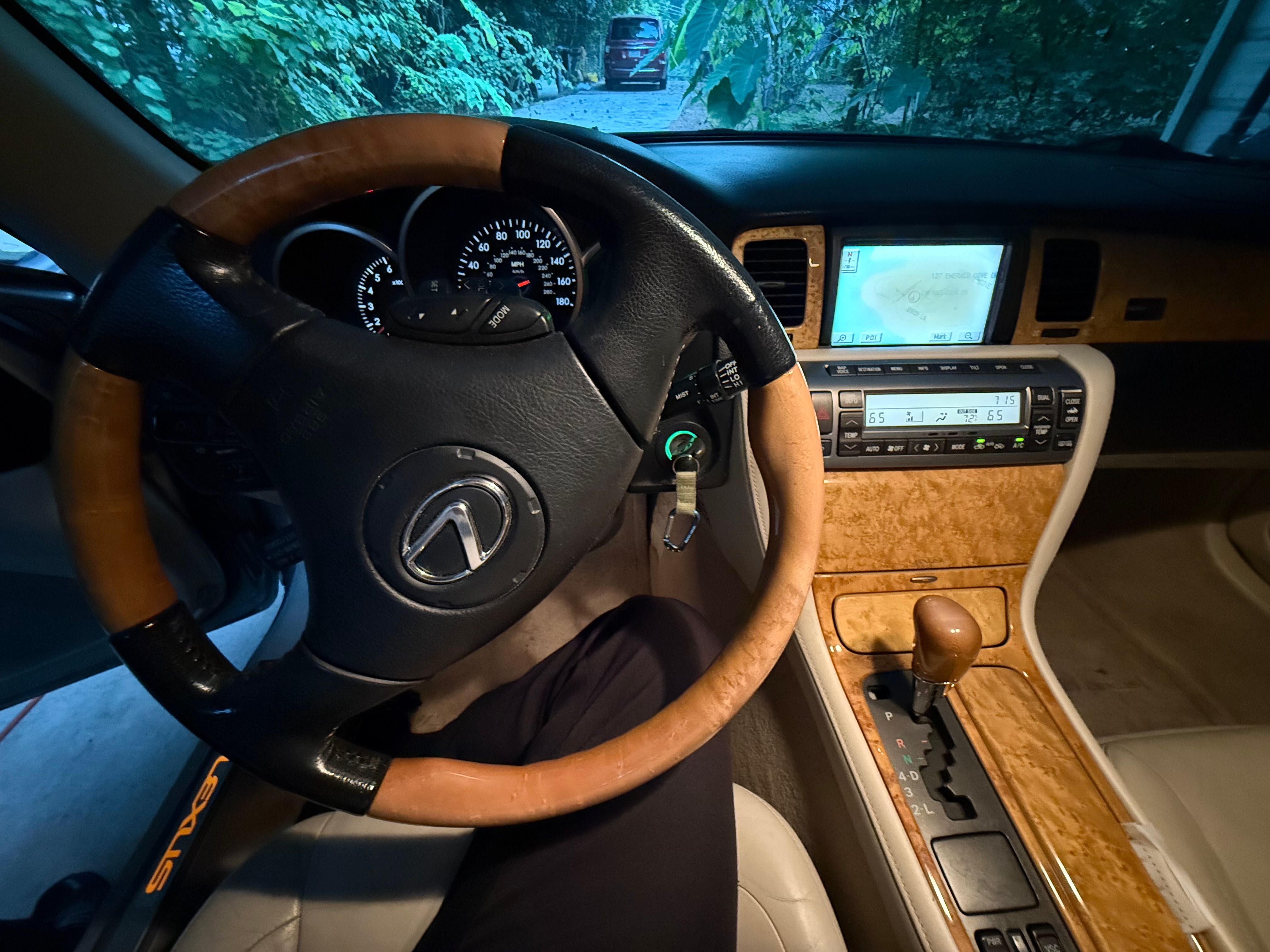 Used 2002 Lexus SC 430 Convertible RWD image 2