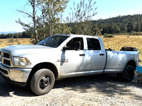 Used 2018 RAM 3500 Tradesman w/ Chrome Appearance Group AWD/4WD image 2