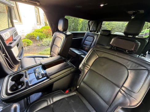 Used 2019 Lincoln Navigator L Reserve w/ Cargo Package AWD/4WD image 14