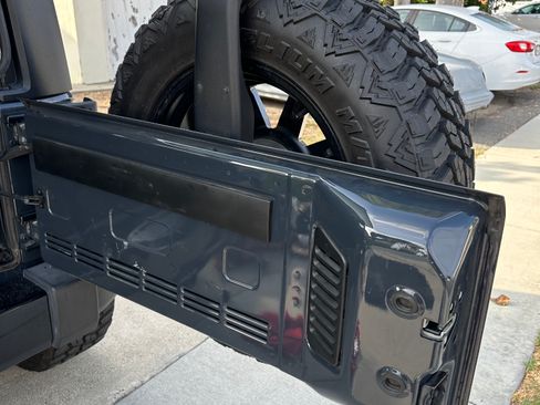 Used 2018 Jeep Wrangler Unlimited Sport image 23