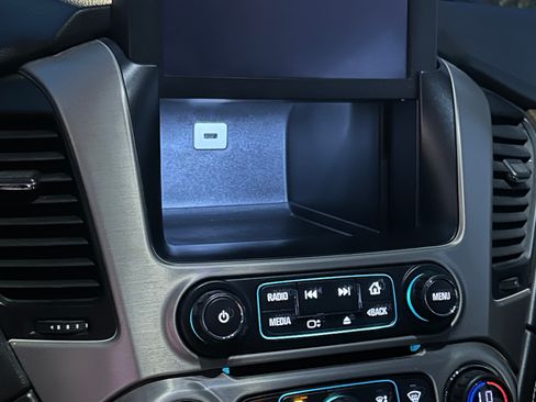 Used 2019 GMC Yukon XL Denali w/ Denali Ultimate Package AWD/4WD image 9