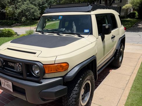 Used 2010 Toyota FJ Cruiser 4WD image 14