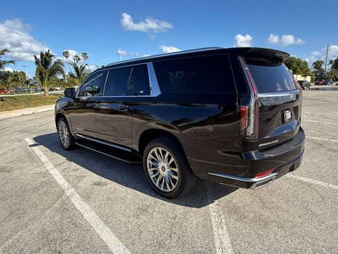 Used 2021 Cadillac Escalade ESV Premium Luxury image 2