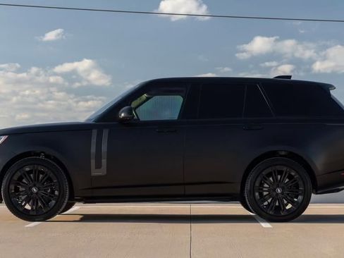 Used 2023 Land Rover Range Rover First Edition image 4