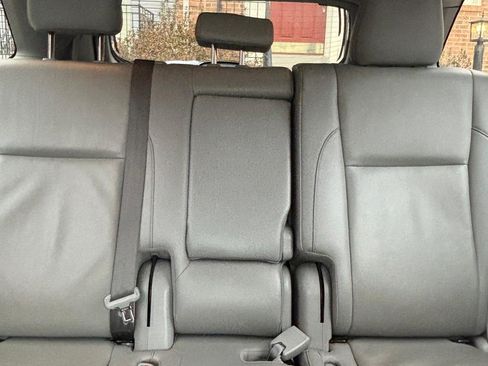 Used 2019 Toyota Highlander XLE image 18